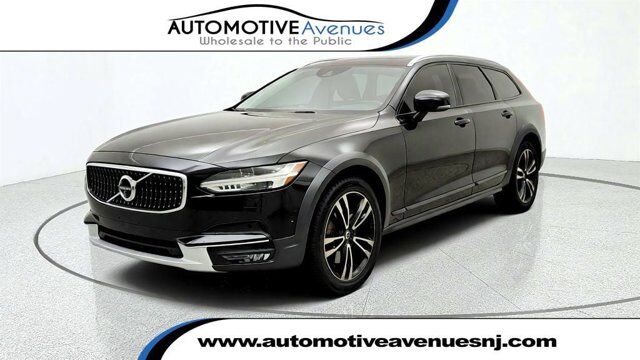 2018 Volvo V90 Cross Country T5 AWD w/ Convenience Pkg, Plus Pkg &amp; 19'' Wheels — photo 1 of 13