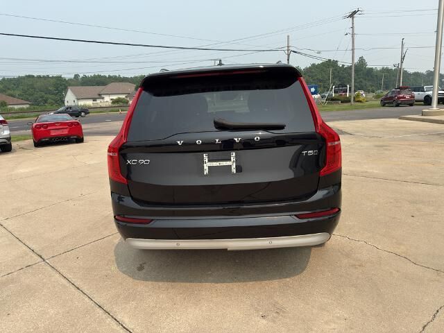 2022 Volvo XC90 T5 Momentum