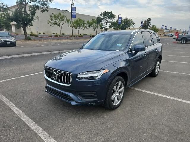 2022 Volvo XC90 T5 Momentum