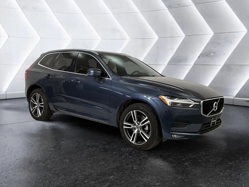 2020 Volvo XC60 T5 Momentum — photo 1 of 13