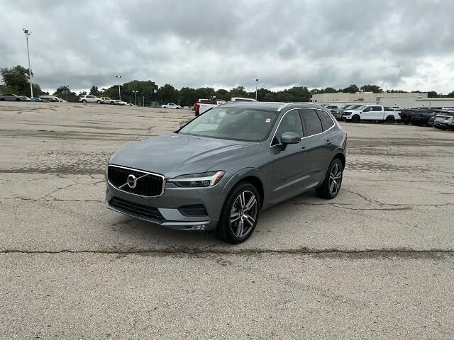 2021 Volvo XC60 T5 Momentum — photo 1 of 13