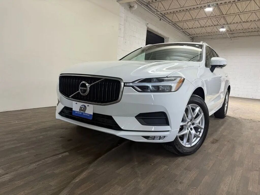 2021 Volvo XC60 T5 Momentum — photo 1 of 13