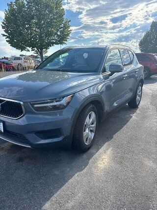 2020 Volvo XC40 T5 Momentum