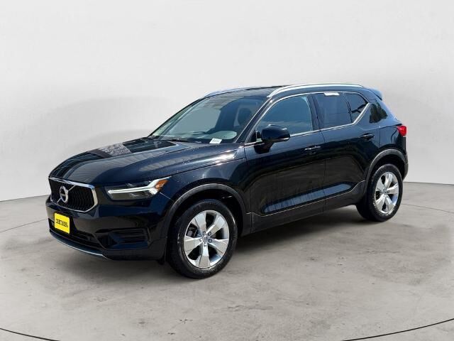 2022 Volvo XC40 T5 Momentum
