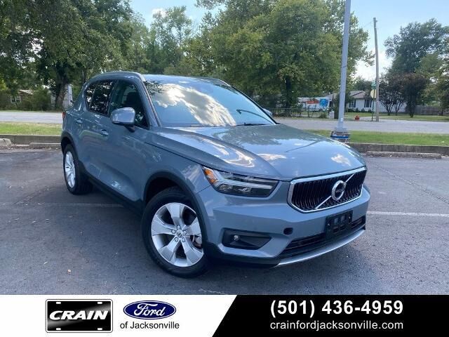 2022 Volvo XC40 T5 Momentum