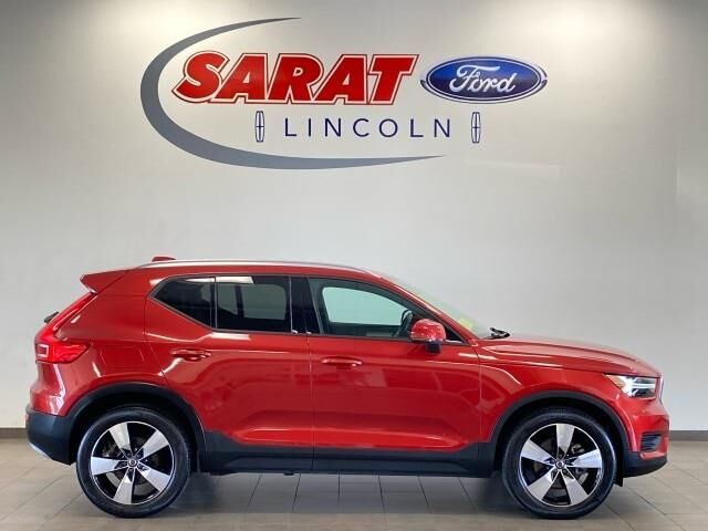 2020 Volvo XC40 T5 Momentum