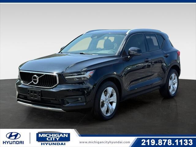 2021 Volvo XC40 T5 Momentum