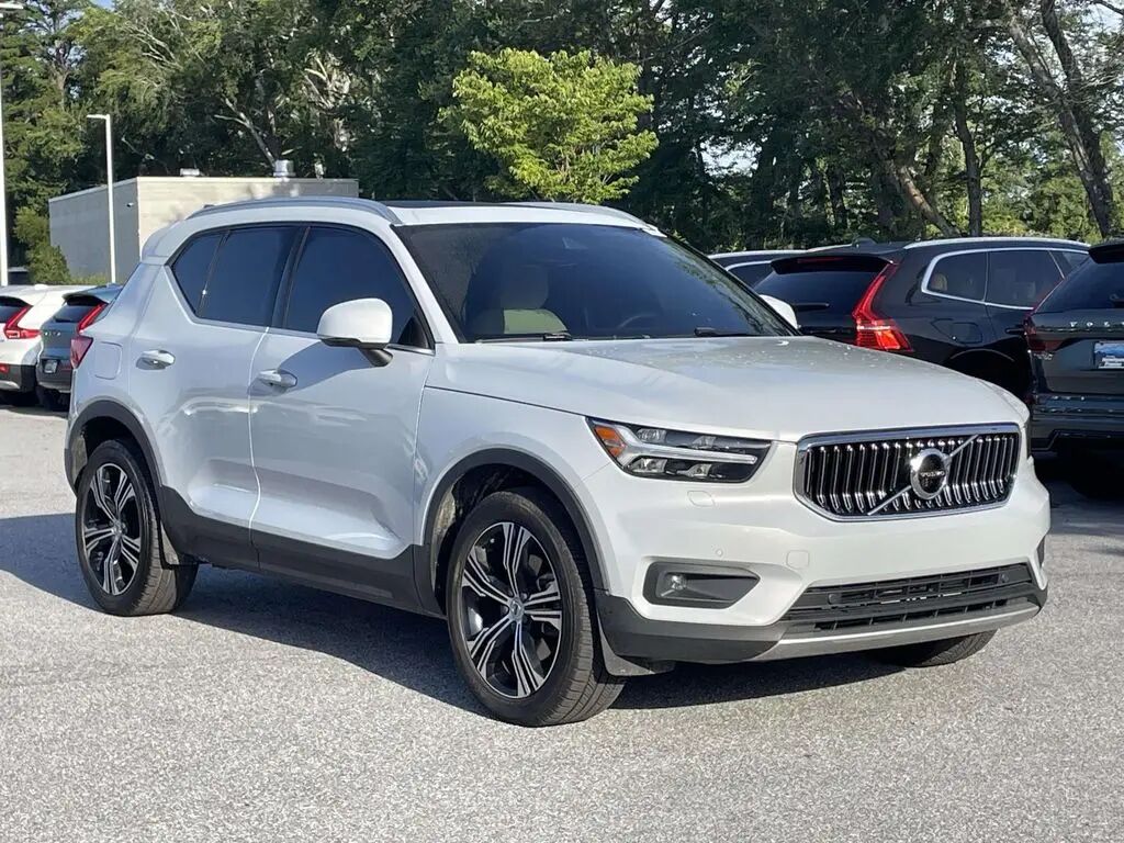 2022 Volvo XC40 T5 Inscription — photo 1 of 13