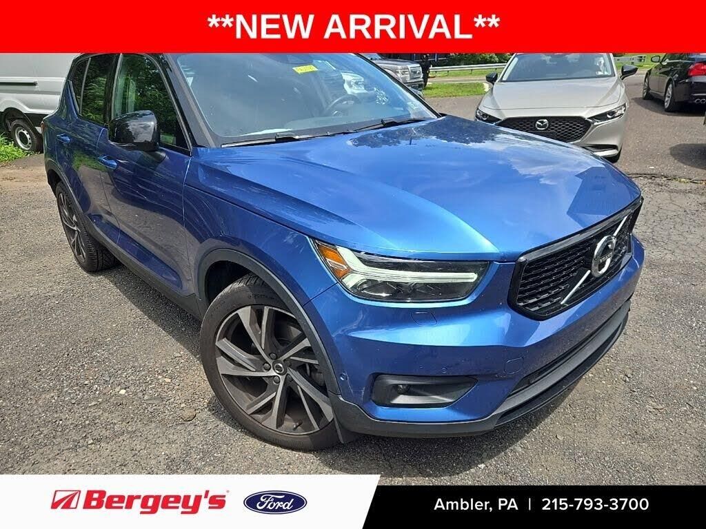 2020 Volvo XC40 T5 R-Design — photo 1 of 2