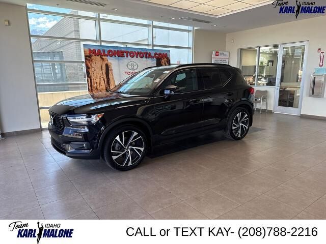 2021 Volvo XC40 T5 R-Design