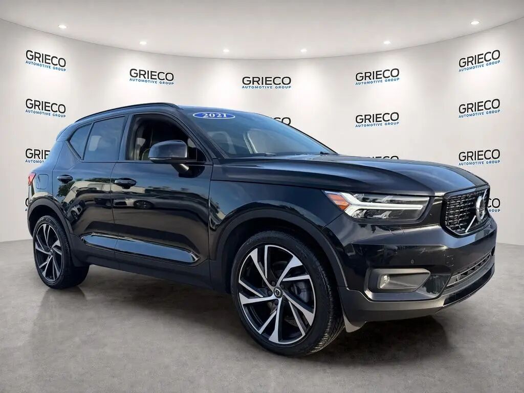 2021 Volvo XC40 T5 R-Design — photo 1 of 13