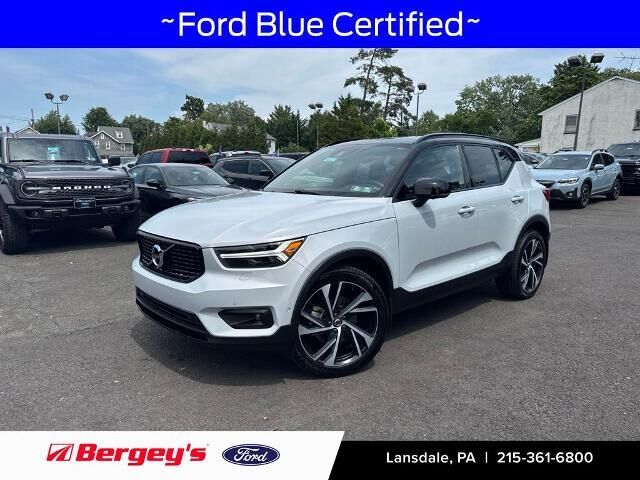 2020 Volvo XC40 T5 R-Design — photo 1 of 13