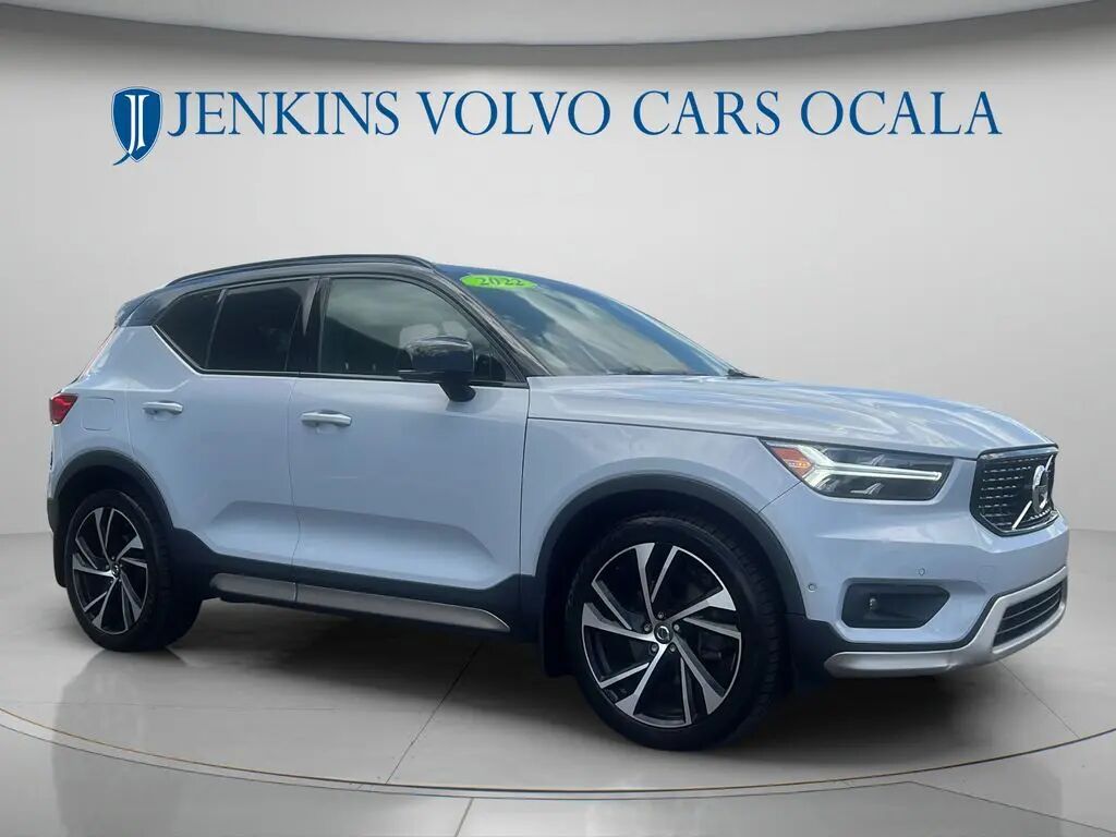 2022 Volvo XC40 T5 R-Design