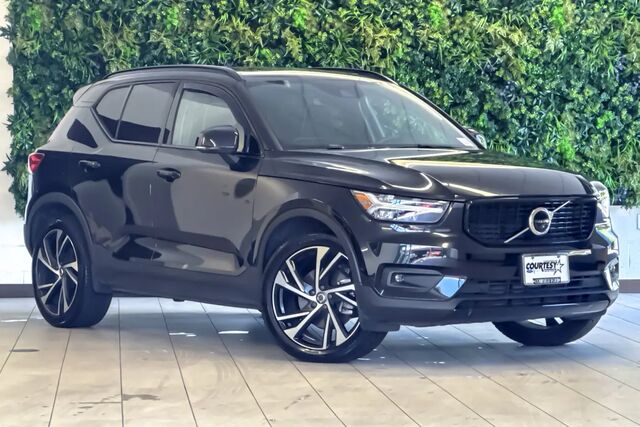 2022 Volvo XC40 T5 R-Design