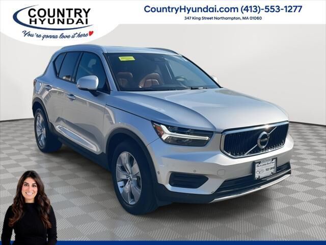 2019 Volvo XC40 T5 Momentum
