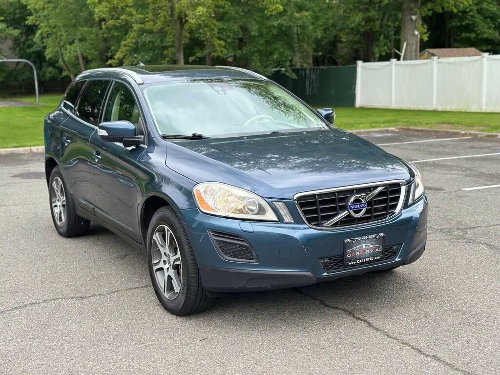 2011 Volvo XC60 T6 — photo 1 of 16