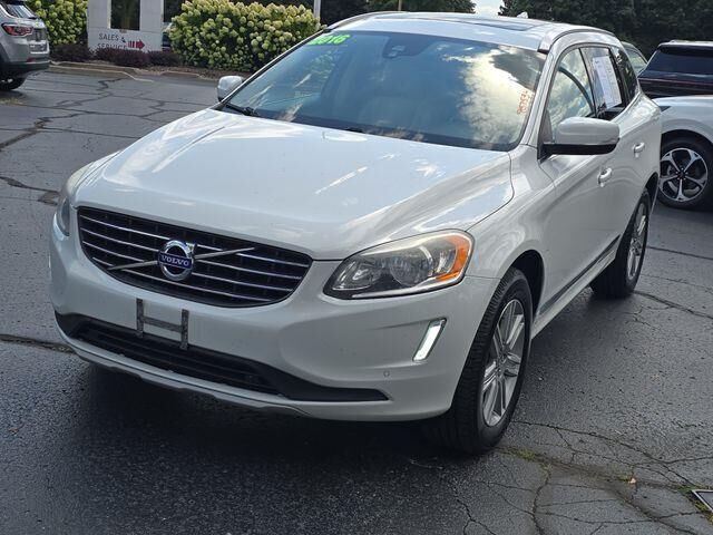 2016 Volvo XC60 T6 — photo 1 of 12