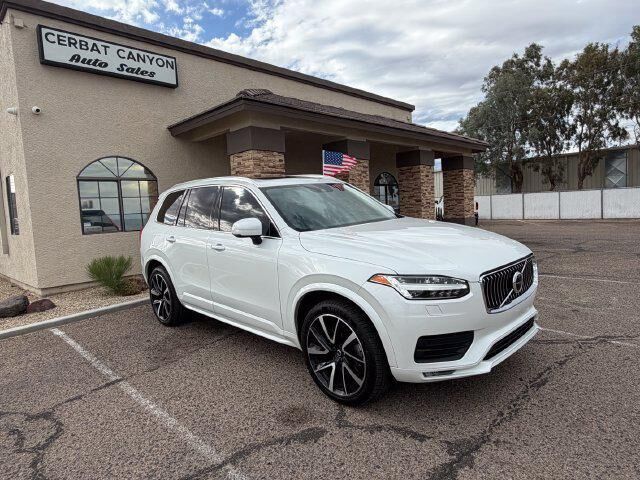 2022 Volvo XC90 T6 Momentum 6-Passenger — photo 1 of 13