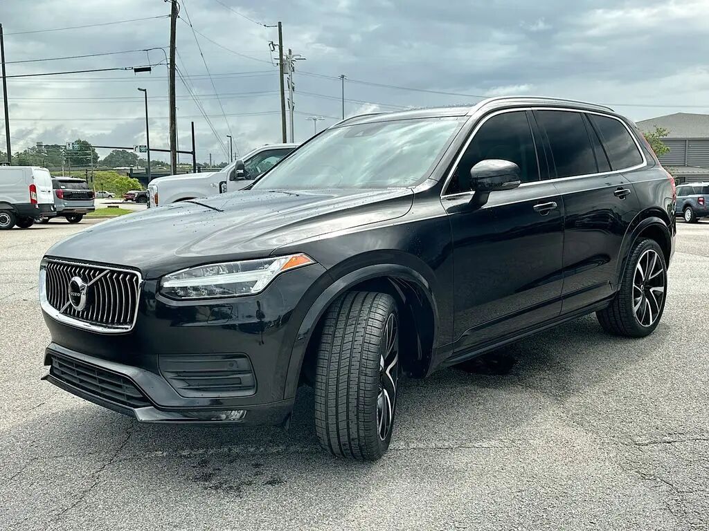 2022 Volvo XC90 T6 Momentum 6-Passenger — photo 1 of 13