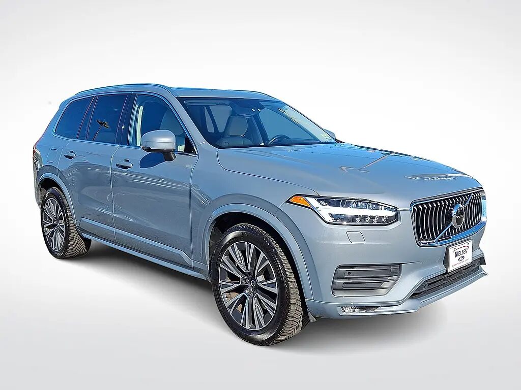 2022 Volvo XC90 T6 Momentum 6-Passenger — photo 1 of 13