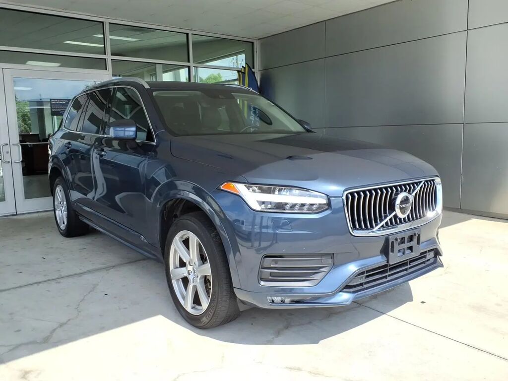 2020 Volvo XC90 T6 Momentum 7-Passenger — photo 1 of 13