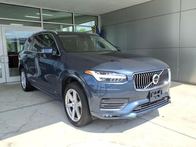 2020 Volvo XC90 T6 Momentum 7-Passenger