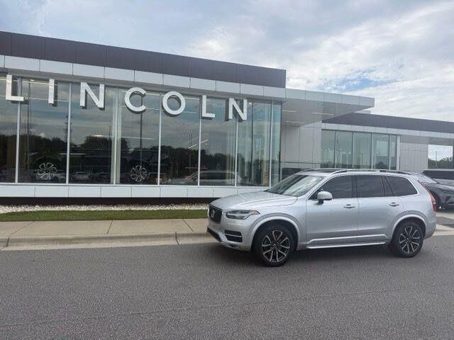 2017 Volvo XC90 T6 Momentum