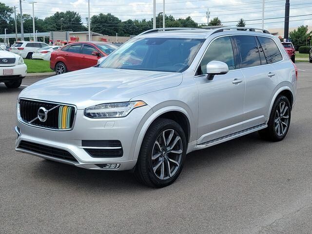 2017 Volvo XC90 T6 Momentum