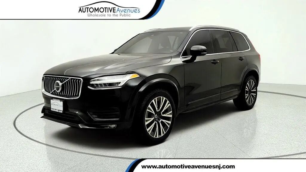 2020 Volvo XC90 T6 Momentum 7-Passenger