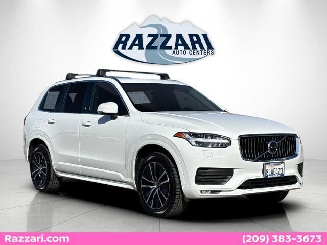 2020 Volvo XC90 T6 Momentum 7-Passenger
