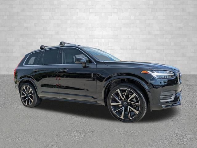 2022 Volvo XC90 T6 Momentum 7-Passenger
