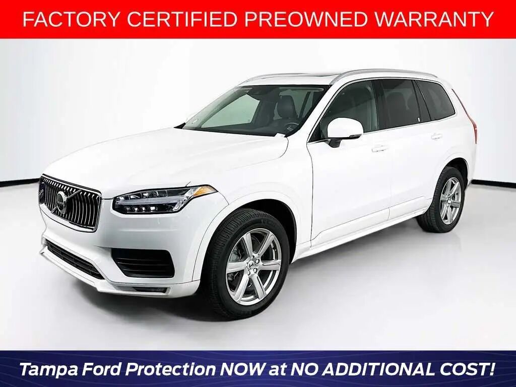 2022 Volvo XC90 T6 Momentum 7-Passenger