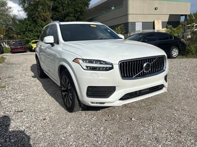 2021 Volvo XC90 T6 Momentum 7-Passenger