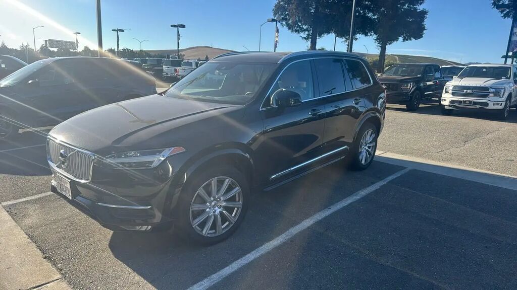 2017 Volvo XC90 T6 Inscription — photo 1 of 4