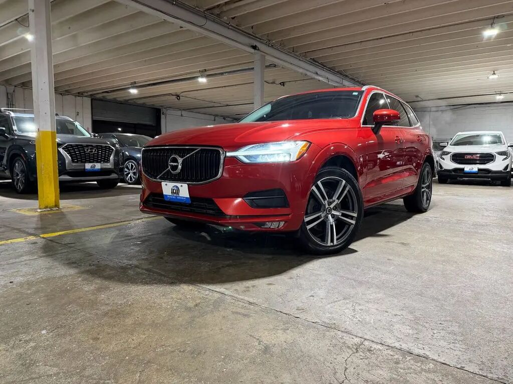2021 Volvo XC60 T6 Momentum — photo 1 of 13