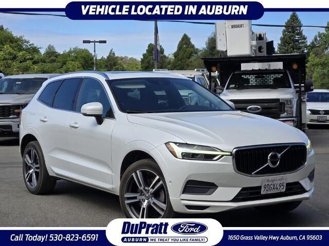 2018 Volvo XC60 T6 Momentum — photo 1 of 13