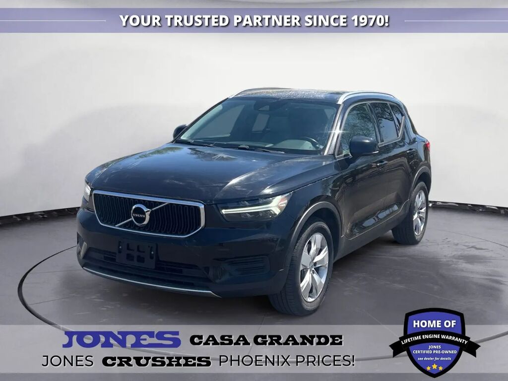 2020 Volvo XC40 T4 Momentum — photo 1 of 12