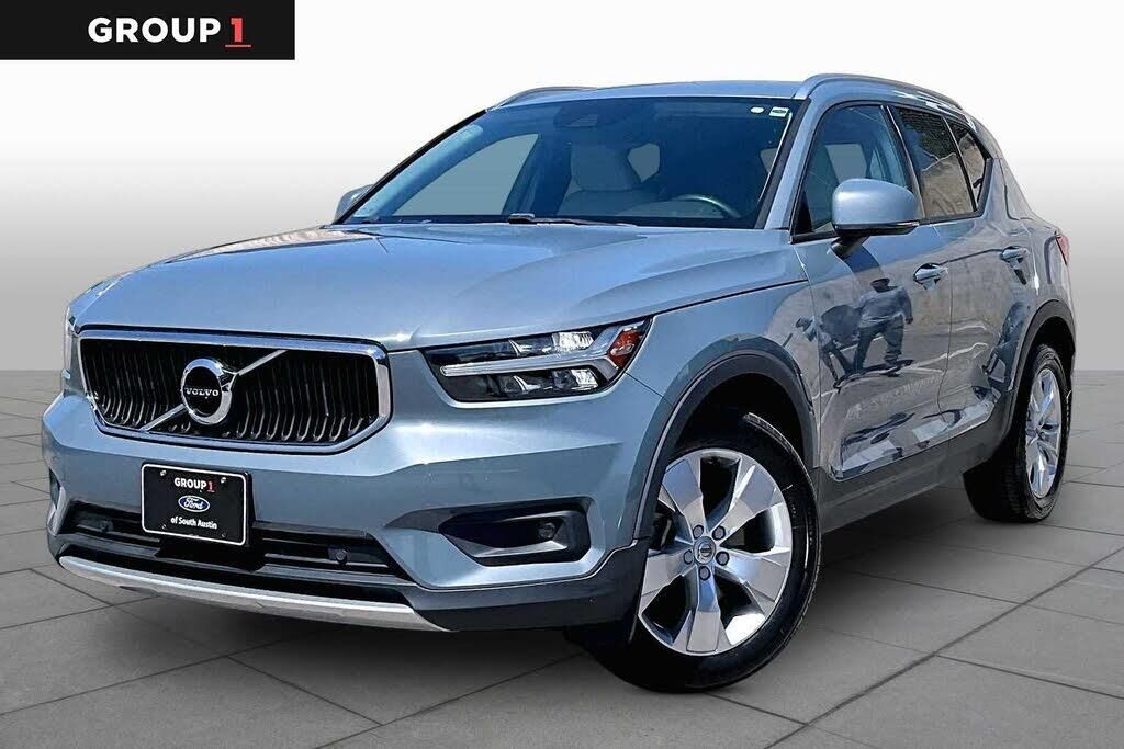 2021 Volvo XC40 T4 Momentum — photo 1 of 1