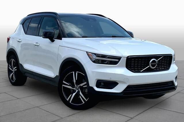 2020 Volvo XC40 T4 R-Design — photo 1 of 11