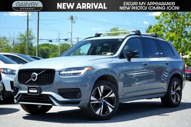 2022 Volvo XC90 Recharge T8 R-Design — photo 1 of 1