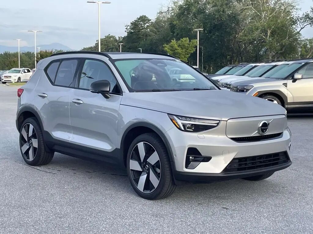 2023 Volvo XC40 Recharge Twin Ultimate — photo 1 of 13