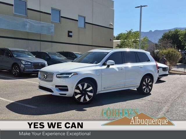 2024 Volvo XC90 Recharge T8 Ultimate Bright Theme 7P