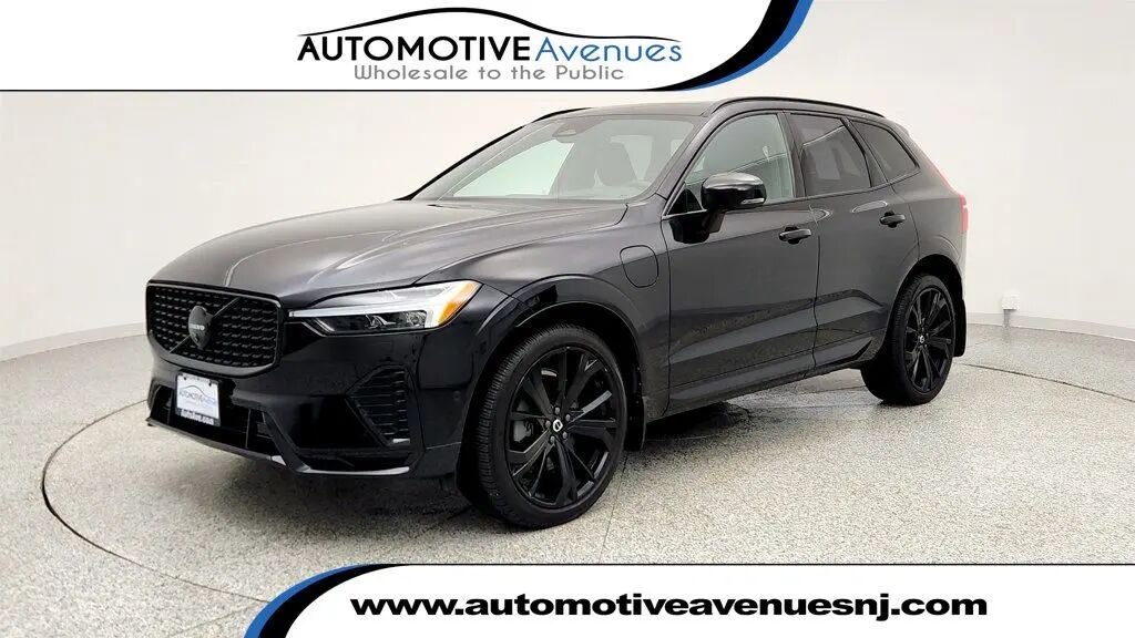 2024 Volvo XC60 Recharge T8 Ultimate Black Edition — photo 1 of 13