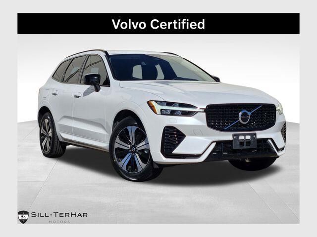 2024 Volvo XC60 Recharge T8 Core Dark Theme