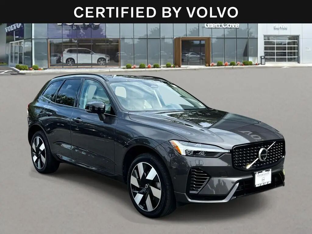 2024 Volvo XC60 Recharge T8 Plus Dark Theme — photo 1 of 13