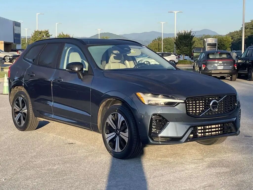 2024 Volvo XC60 Recharge T8 Plus Dark Theme — photo 1 of 13