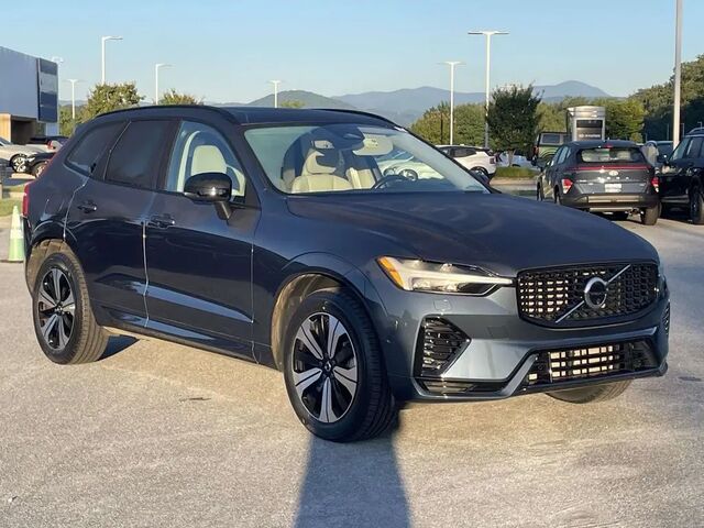 2024 Volvo XC60 Recharge T8 Plus Dark Theme