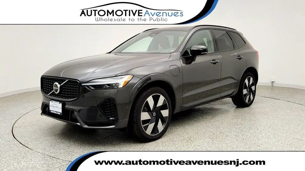 2024 Volvo XC60 Recharge T8 Ultimate Dark Theme — photo 1 of 13