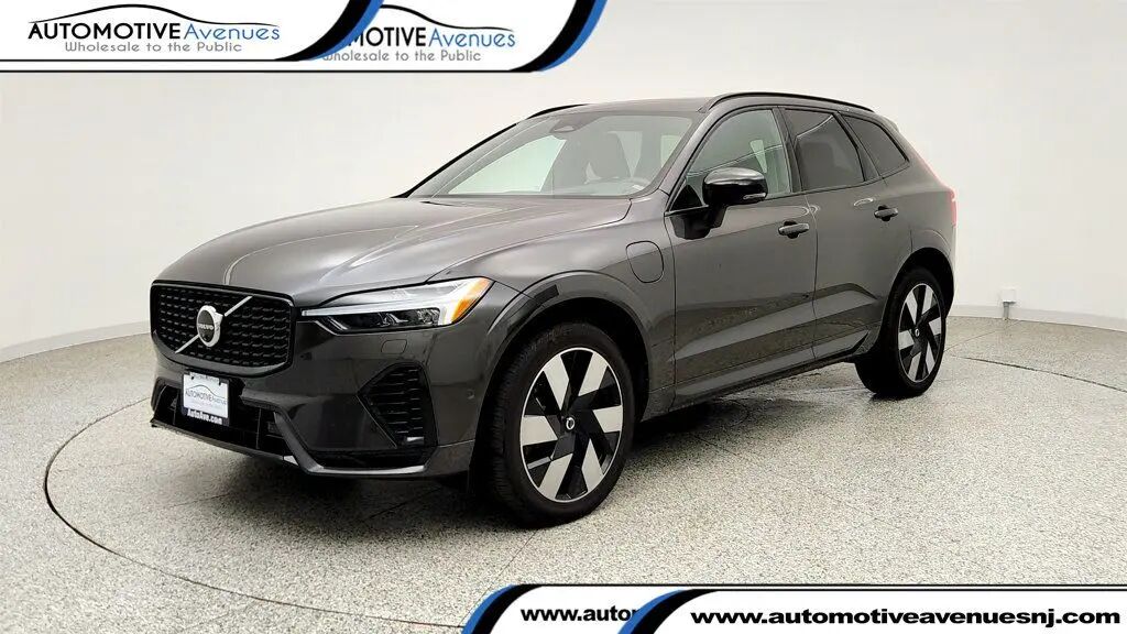 2024 Volvo XC60 Recharge T8 Ultimate Dark Theme