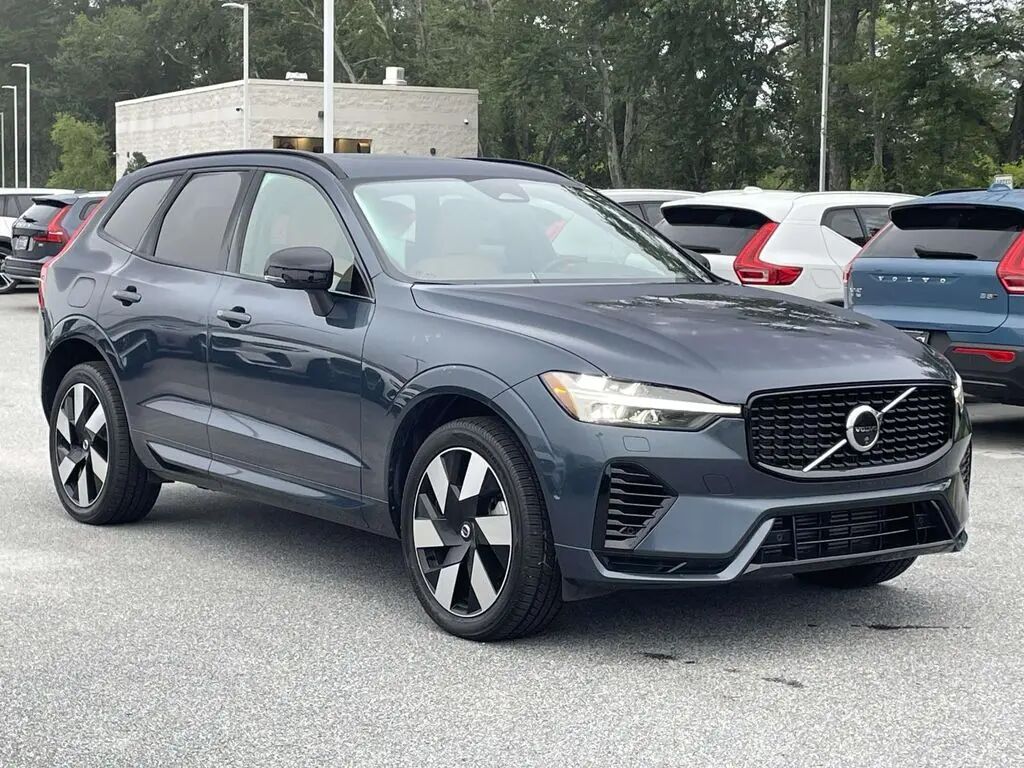 2024 Volvo XC60 Recharge T8 Ultimate Dark Theme — photo 1 of 13